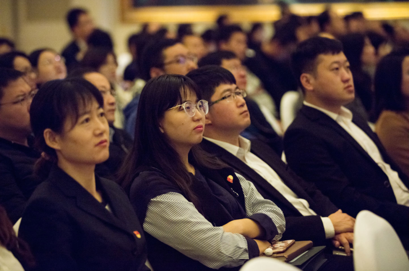 報告過程中，全場一次次響起熱烈的掌聲。博源集團下屬企業也分別組織員工觀看了中國共產黨第十九次全國代表大會開幕會現場直播。