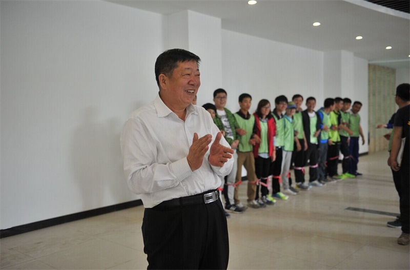 李培成書記為這次活動致辭。他說，本次活動旨在充分發揮集團黨工團群青的服務作用，組織員工喜聞樂見的文體活動，希望能夠通過這樣的活動來緩解緊張的工作壓力，營造輕松愉悅的工作氛圍，同時也希望加強集團所屬企業間的聯系、增強員企業員工的凝聚力。他說參與這類年輕人的活動，感覺自己也變年輕了，渾身都充滿了活力。