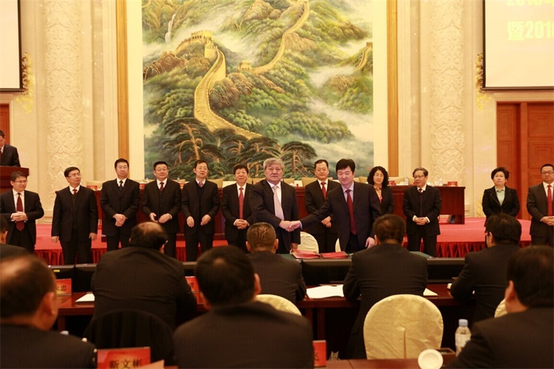 集團領導與先進企業代表合影