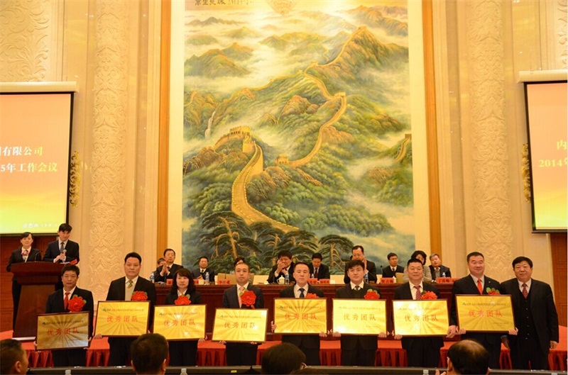 集團領導與優秀團隊代表合影
