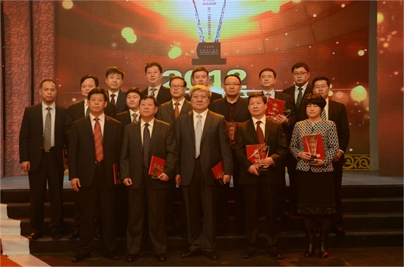 內(nèi)蒙古經(jīng)濟年度十大人物合影留念