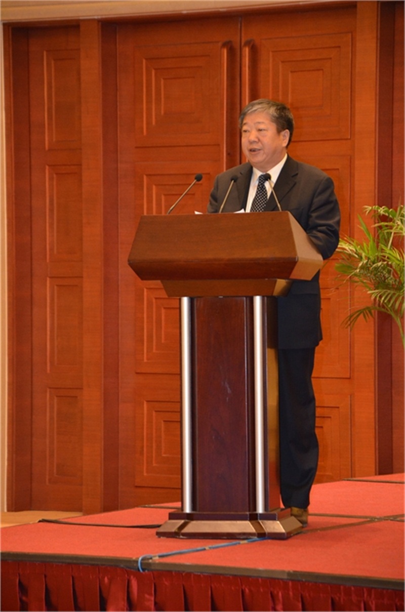 我集團黨委副書記、紀委書記李培成宣讀獲表彰文件