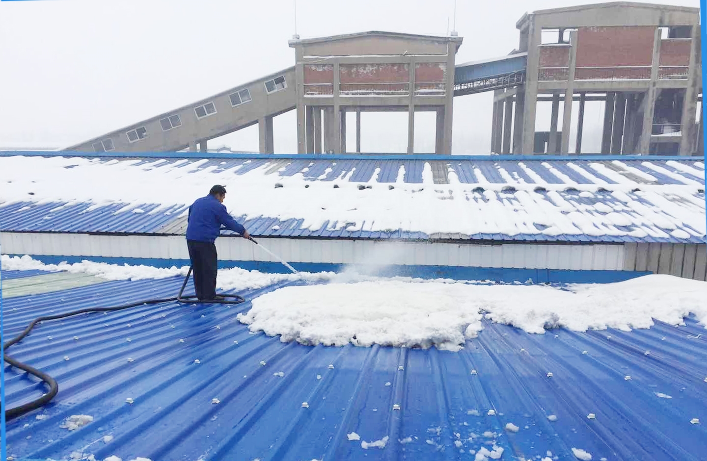 清除煤棚積雪 武義龍手機作品