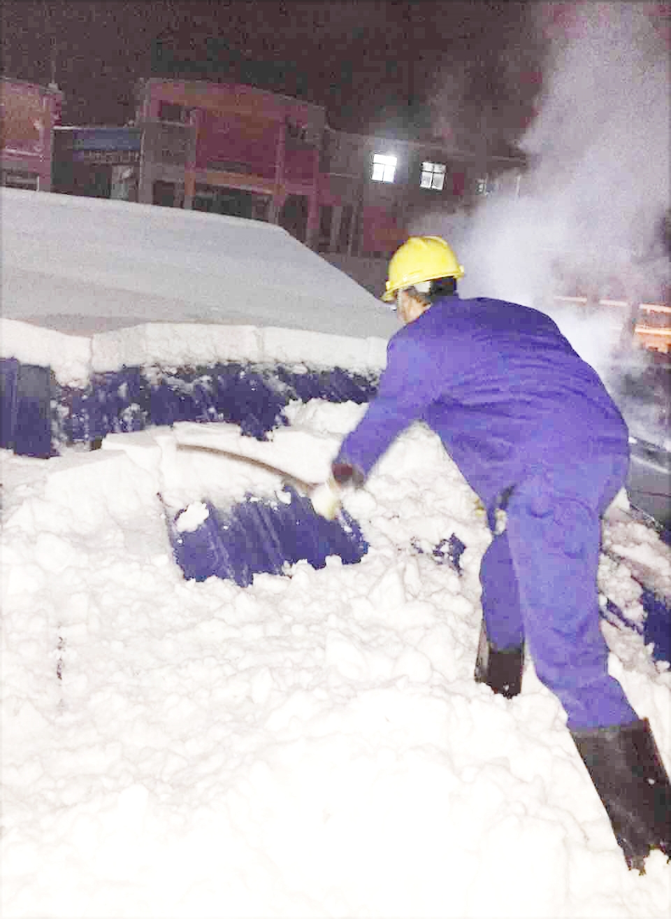 清除煤棚積雪 武義龍手機作品
