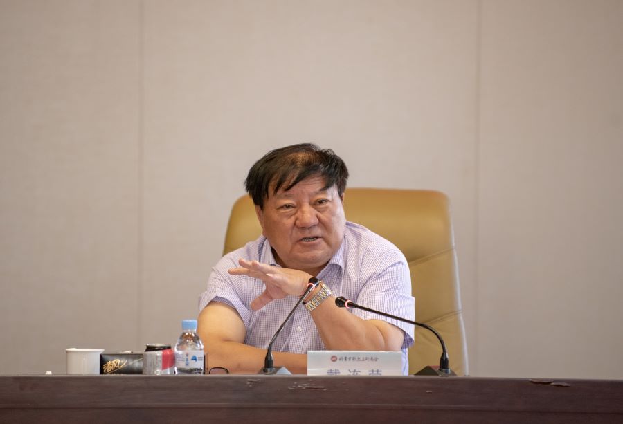 內(nèi)蒙古鄂爾多斯商會(huì)經(jīng)濟(jì)政策研討會(huì)在博源集團(tuán)舉行