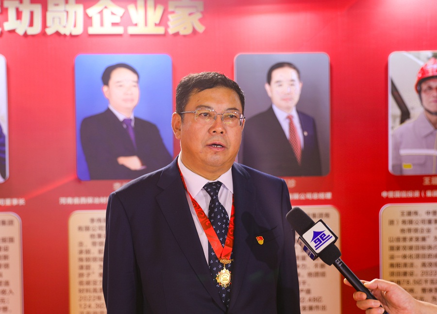 中源化學公司榮獲南陽市三星級企業  總經理李永忠榮獲“南陽市功勛企業家”