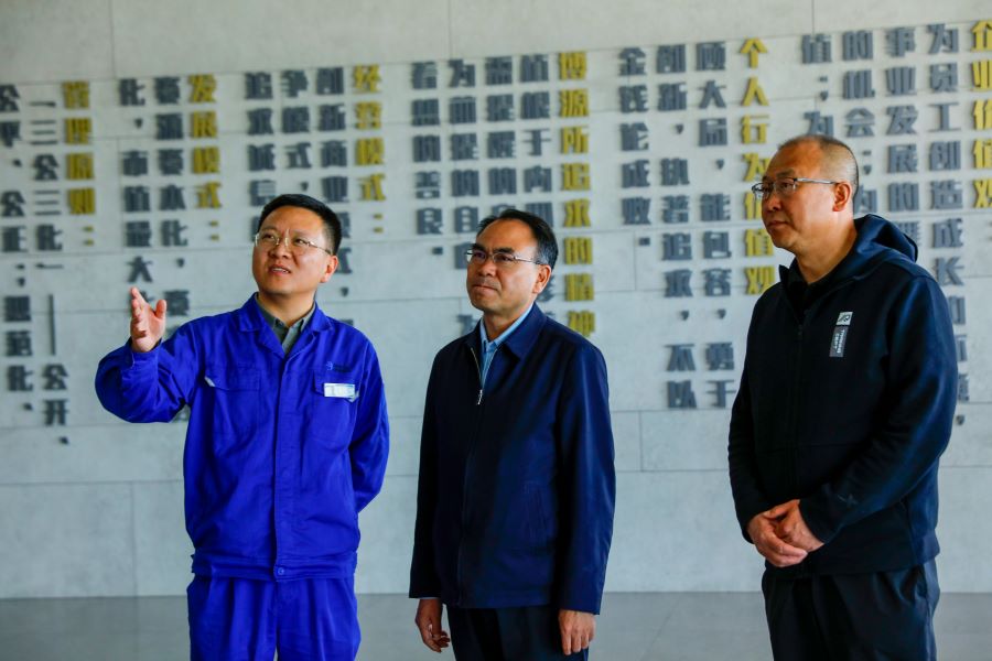 阿拉善盟委副書記、政法委書記王海瑜到博源銀根礦業公司調研