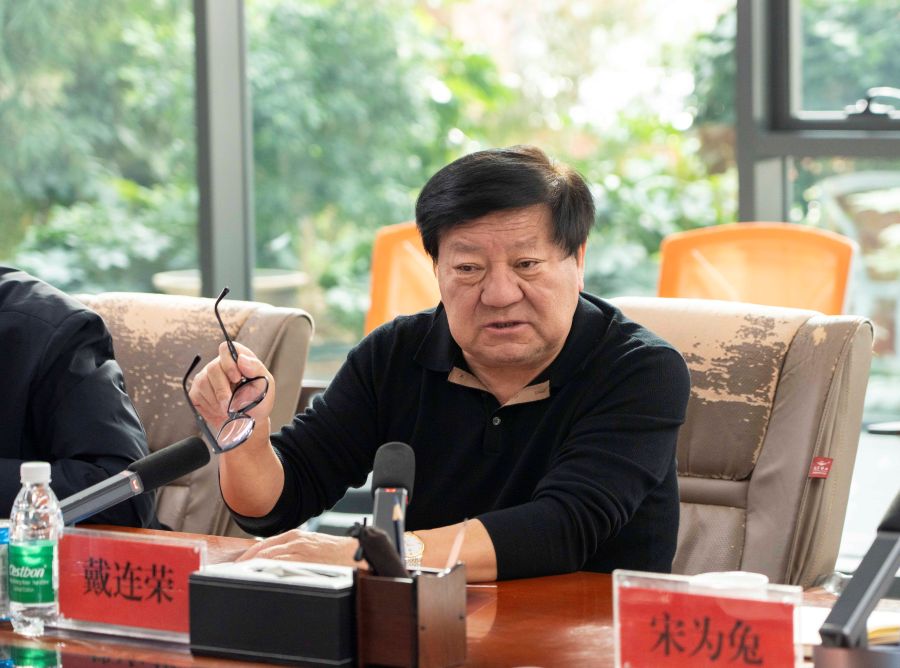 博源集團董事局主席戴連榮到博源銀根礦業(yè)公司調(diào)研