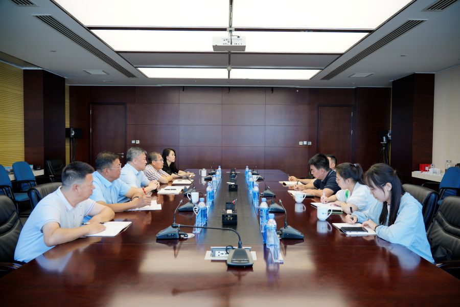 自治區民營經濟發展服務局常務副局長劉興波到博源化工公司調研